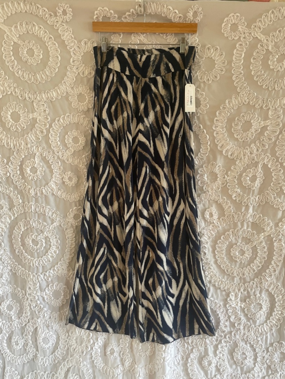 CLARA SUNWOO Navy blue, White & Brown Abstract Zebra tiger textured Pockets